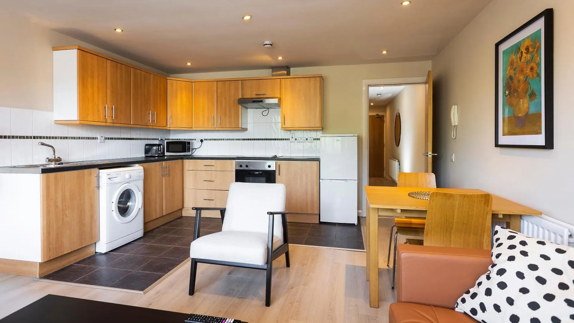 The Van Gogh - Unique 1 Bd -Gold Short Term Stays Belfast